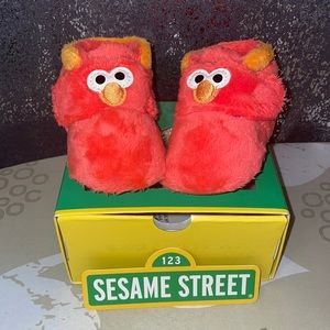 Ugg /Elmo